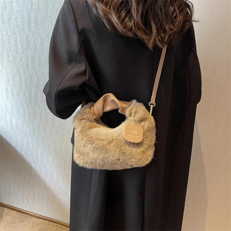 Plush Crossbody Bags for Women Cute Furry Shoulder Bag Fluffy Handbag Purse Winter Faux Fur Top Handle Bag Female Shopping Bag